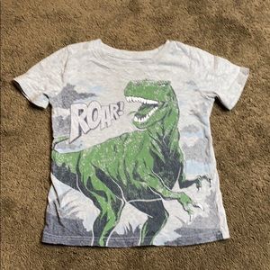 🔥Boys Dinosaur shirt size 6🔥